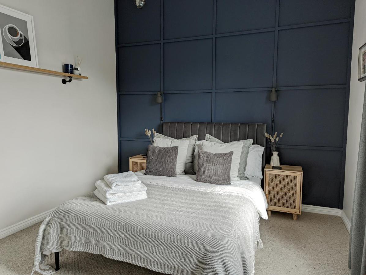 Spacious, Mid-Century 1 Bedroom Apartment Quedgeley Buitenkant foto